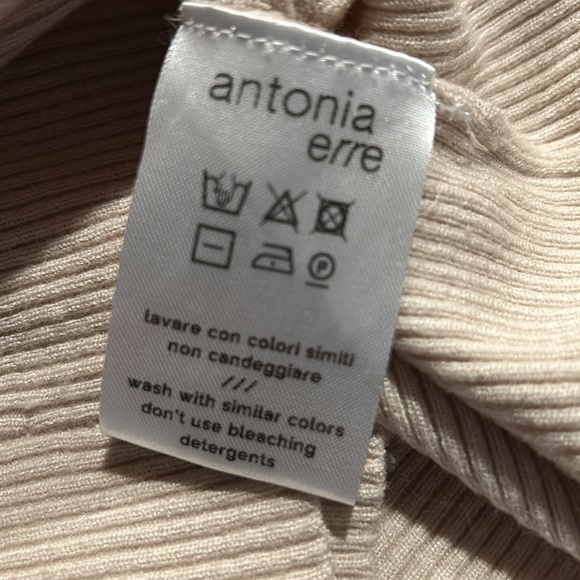 Soft lightweight turtleneck made in Italy by antonia erre - Picture 5 of 8